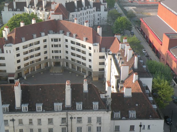  cour d'immeuble, vue plongeante